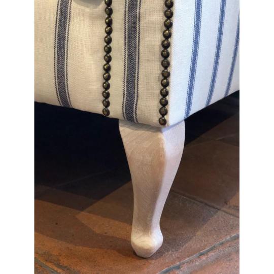 provanszi nagymeretu szeles fotel csikos egyedi karpitos butor fules fotel nappali provence mediterran country kenyelmes len kek gyartas lameridiana lakberendezesi uzlet szegecselt asztalos shabby chic.jpg